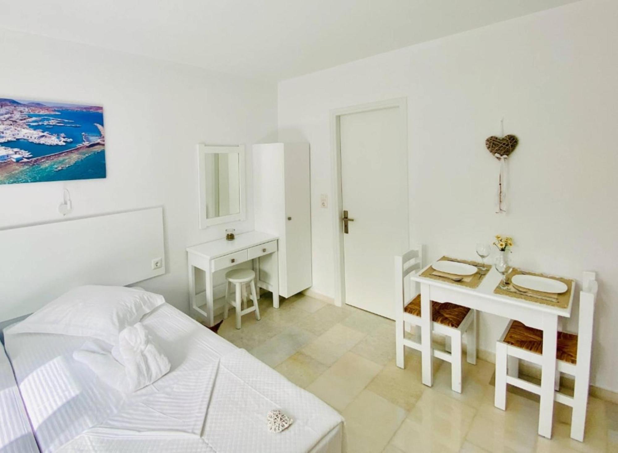 Heart Of Paros Apartments Bagian luar foto
